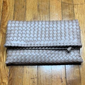 Vegan clutch